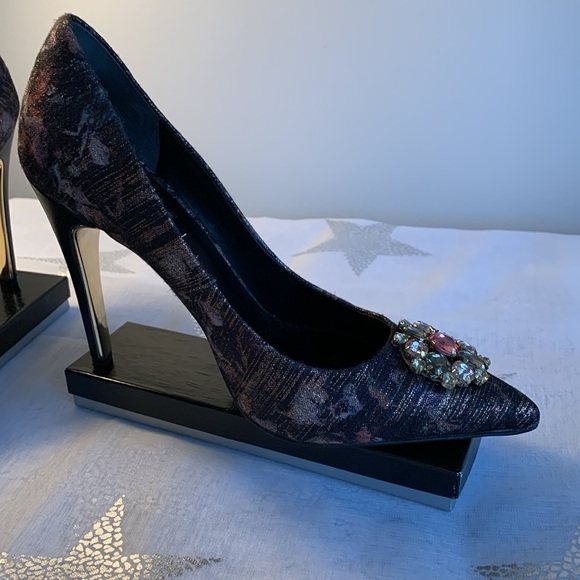 Guess Ladies Shoes - Picture 2 of 14